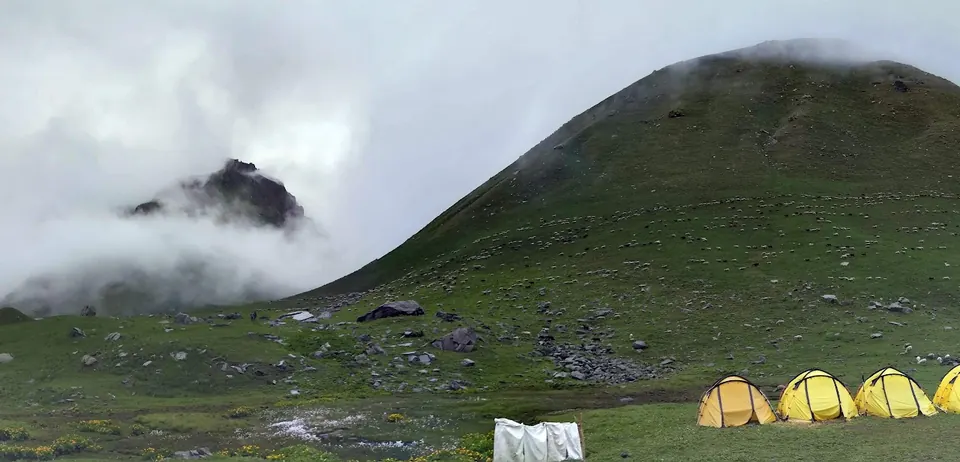 Camp under the clouds, Buran Ghati